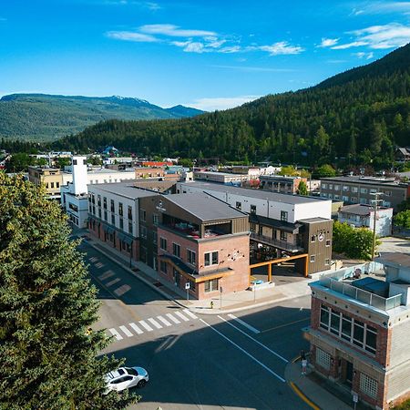 Basecamp Suites Revelstoke Exterior foto