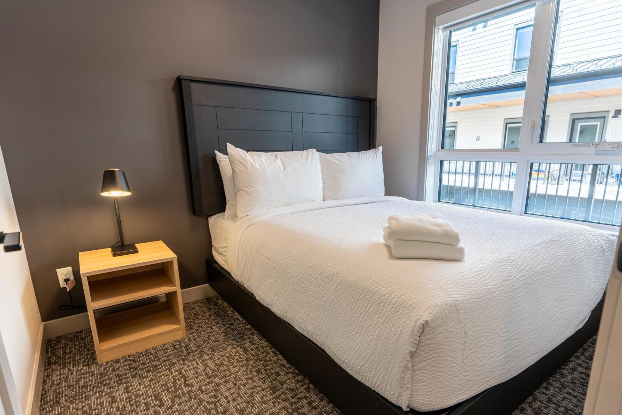 Basecamp Suites Revelstoke Habitación foto